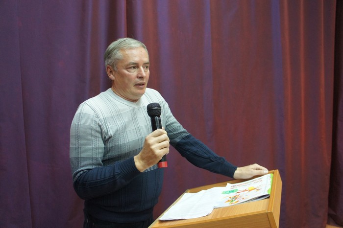 Соколов Юрий Владимирович - соавтор проекта, заместитель директора ООО "Издательство Марины Волковой", руководитель волонтерского движения по продвижению идей семейного чтения, организатор ряда культурно-просветительских и литературных мероприятий в России и за рубежом.